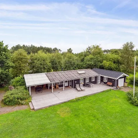 Holiday home Gunloeg - 1-3km From The Sea In Ne Jutland By Interhome