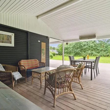 Gunloeg - 1-3km From The Sea By Interhome