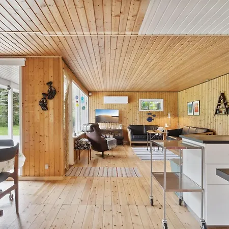Сasa de vacaciones Gunloeg - 1-3km From The Sea By Interhome