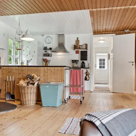 Сasa de vacaciones Gunloeg - 1-3km From The Sea By Interhome