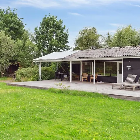 Feriehus Gunloeg - 1-3km From The Sea By Interhome